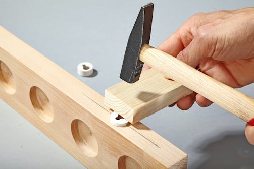 Enkel kryddhylla av billigt träspill